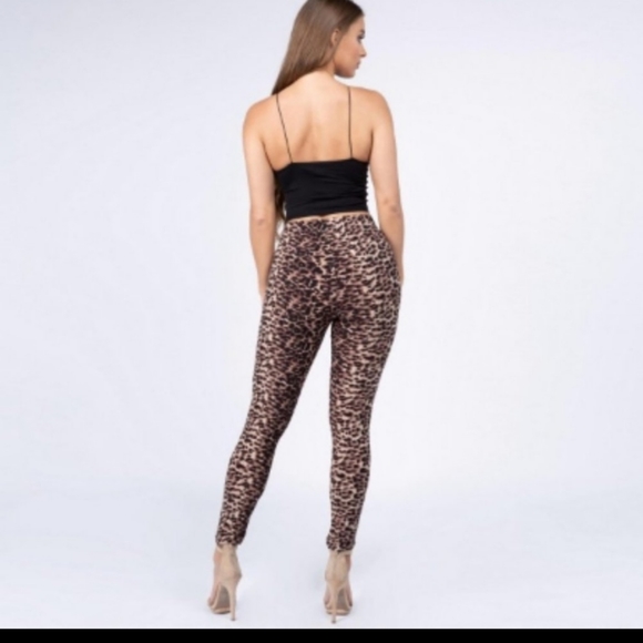Peach Skin Cheetah Print Leggings - Picture 4 of 8